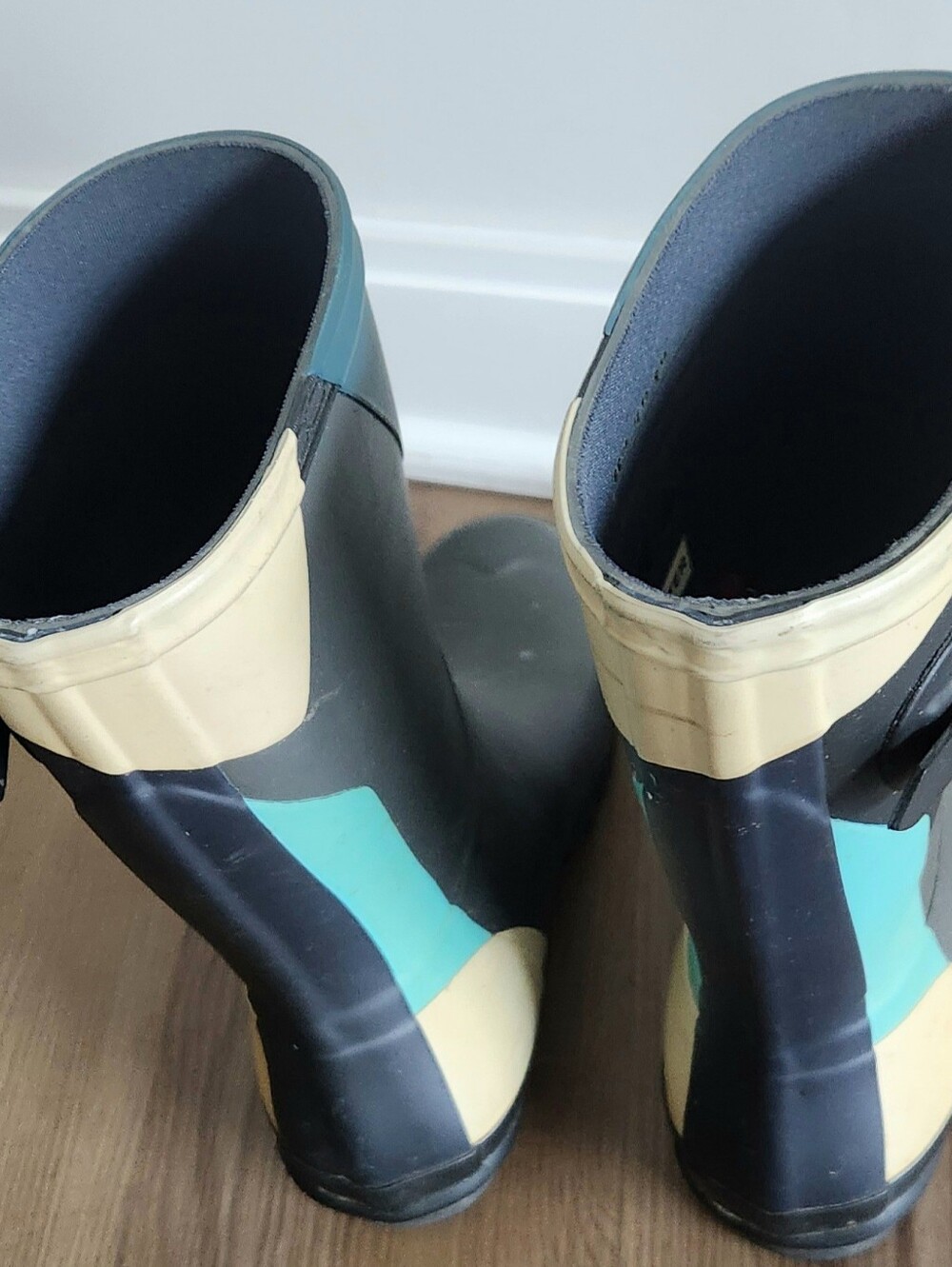 Hunter Two-Tone Green Tall Rubber Boots - Picture 2 of 3
